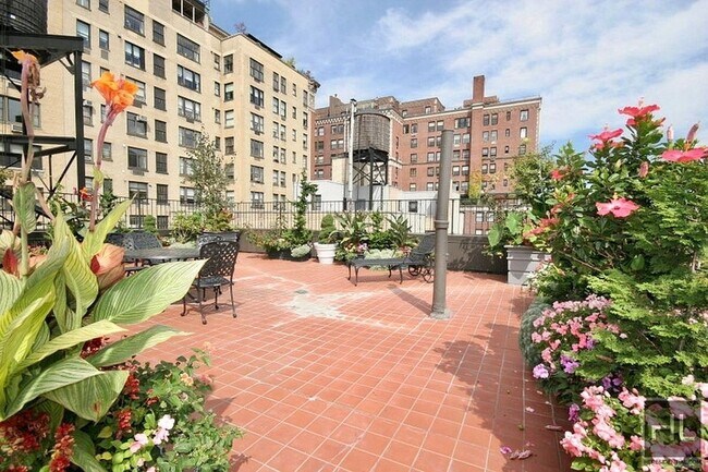 Building Photo - GORGEOUS Upper East Side 2 Bed 2 Bath - WO...
