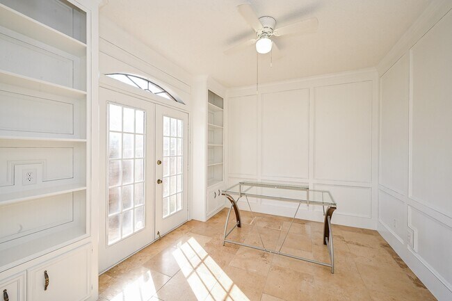 Building Photo - 12011 Autumn Creek Dr