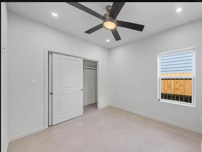 Foto del edificio - Brand New 3 Bedroom Duplex in Brownsville