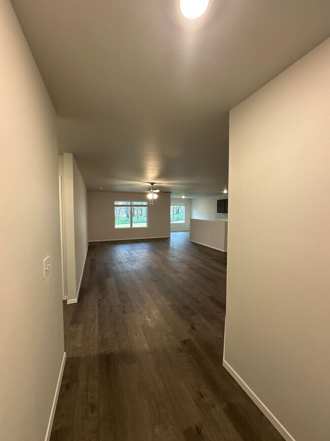 Building Photo - BRAND NEW Three Bedroom | Two Bathroom Home in Broken Arrow