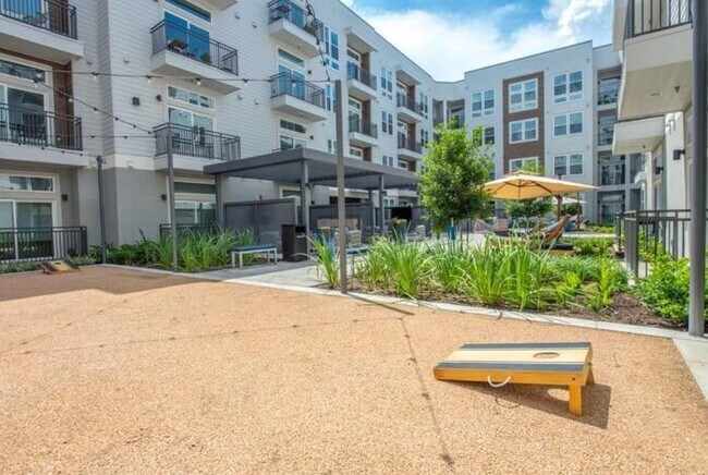 Foto del edificio - 9330 S Main St