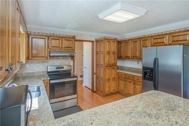 Building Photo - 656 Singley Dr