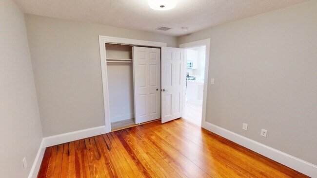 Foto del edificio - 267 E Cottage St