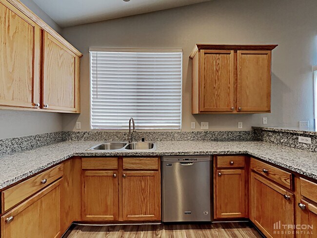 Building Photo - 708 E Riding Crop Ave