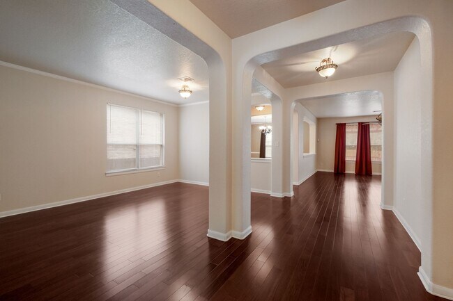 Foto del edificio - Spacious 4/2.5- Open Concept with Great Ba...