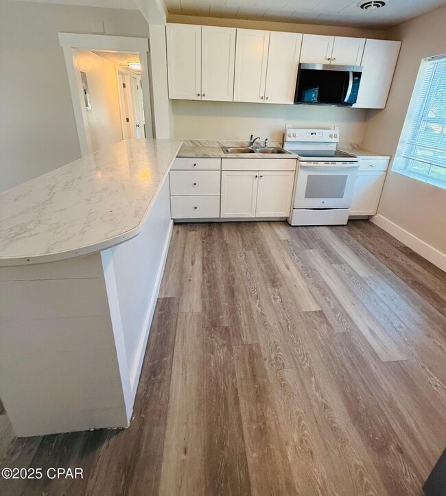 Building Photo - 1305 Flower Dr