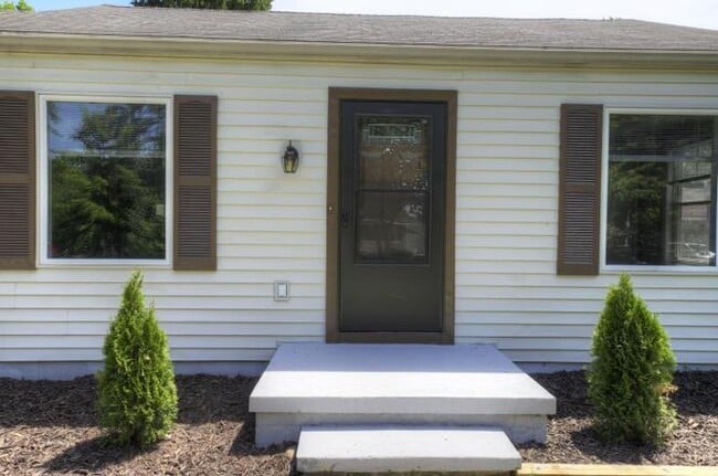 Building Photo - 2931 Shady Ln