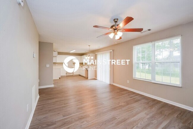 Building Photo - 4 Bedroom Pet-Friendly Home in Lithonia, GA with Main Street Renewal