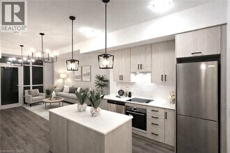 Building Photo - 461 Green Rd