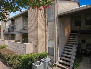 Building Photo - 2021 Spenwick Dr