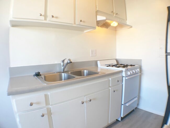 Building Photo - 3610 Midvale Ave
