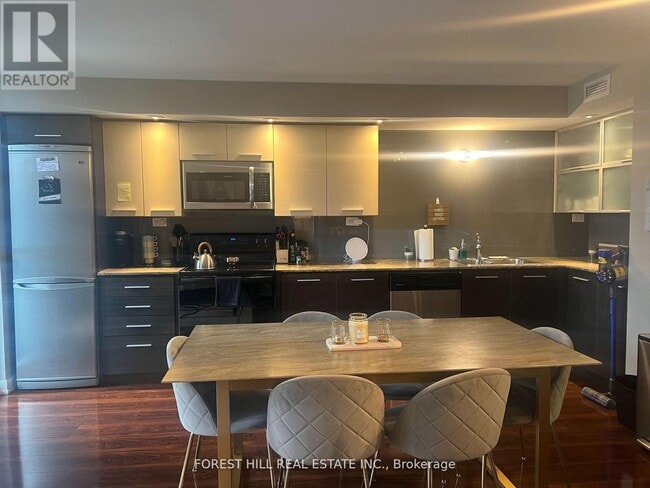 Building Photo - 8 Telegram Mews