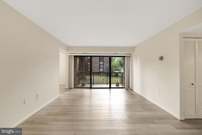 Building Photo - 9708 Kingsbridge Dr