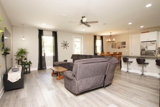 Foto del edificio - Newer Home in Valparaiso