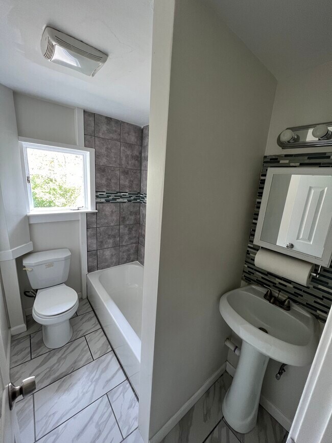 21 Orchard St, Ansonia, CT 06401 Townhouse for Rent in Ansonia, CT