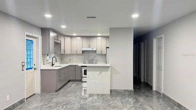 Building Photo - 919 Colyer St