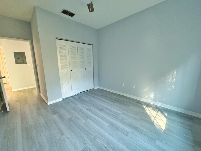 Foto del edificio - 615 Fairway Dr