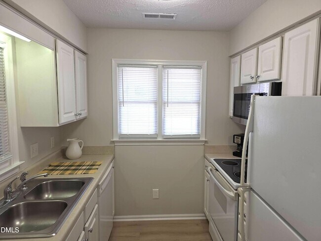 Foto del edificio - 2811 Edridge Ct