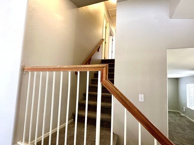 Building Photo - Great Ahwatukee double story home in perfect location.