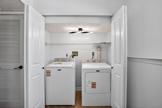 Foto del edificio - 11302 Golden Eagle Pl