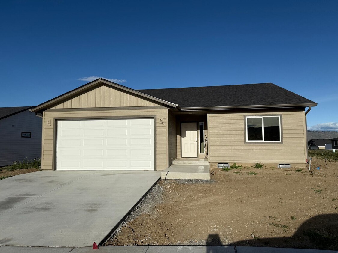 Foto principal - New Construction 3 bed, 2 bath!