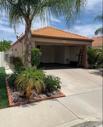 Foto del edificio - 28126 Orangegrove Ave
