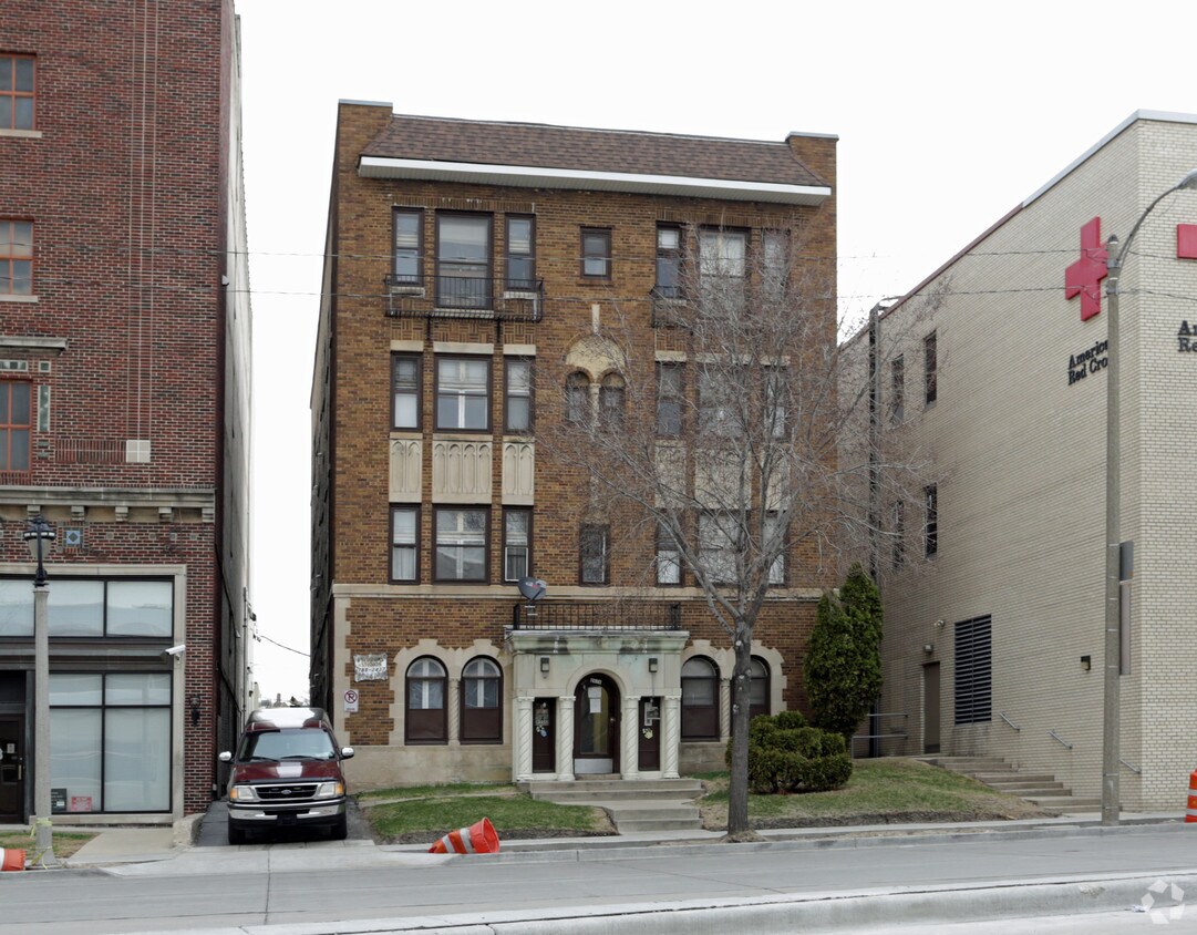 2616 W Wisconsin Ave, Milwaukee, WI 53233 Apartments in Milwaukee, WI