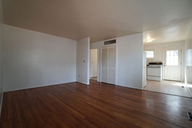 Building Photo - 1912 Cascade Ln