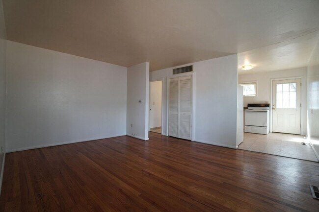 Foto del edificio - 1912 Cascade Ln