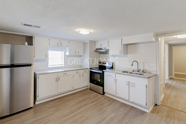 Foto del edificio - 2205 Powderly Ave SW