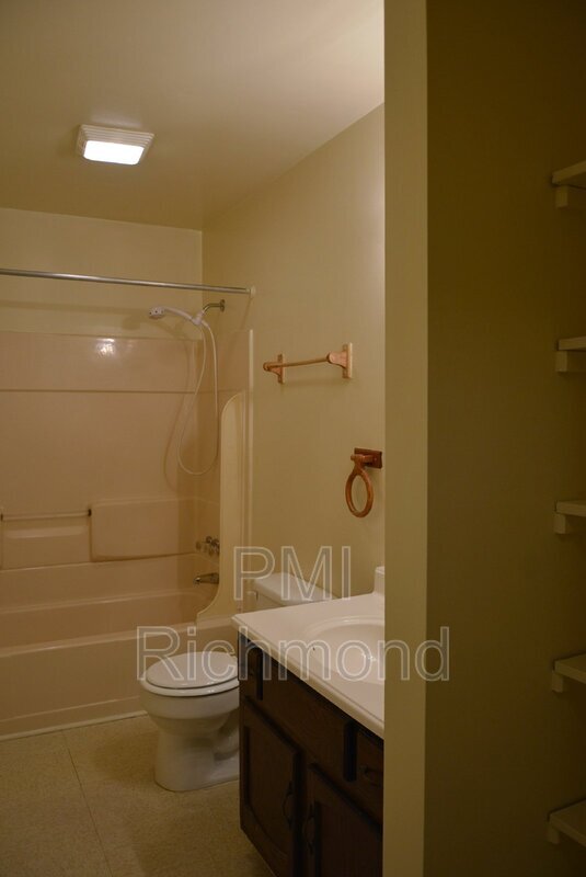 Foto del edificio - 8634 Rainwater Rd