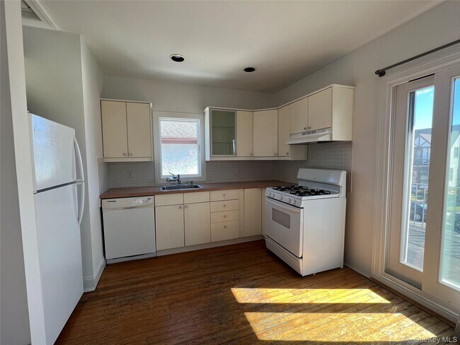 Foto del edificio - 445 W Walnut St