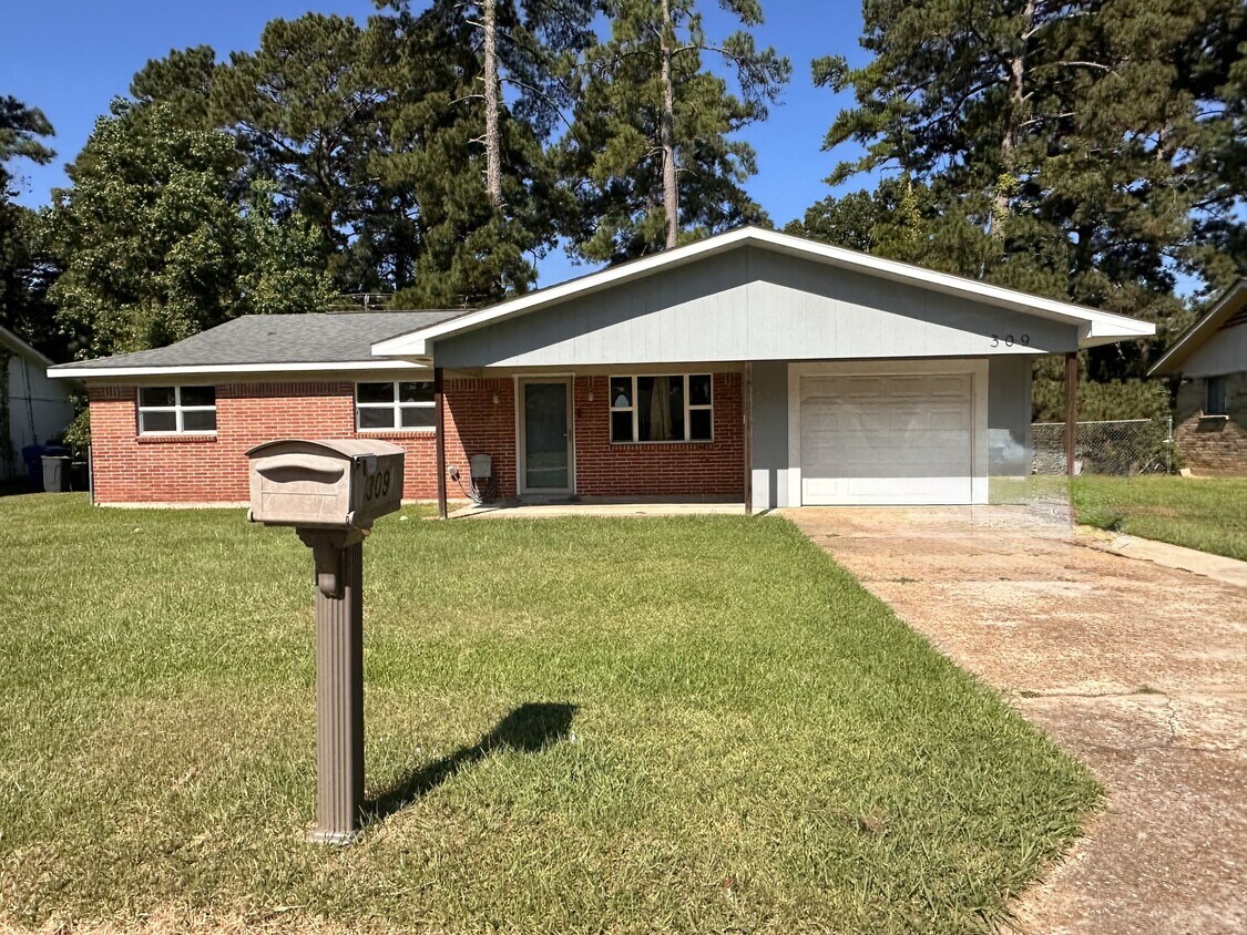 Primary Photo - 309 Ivy St