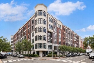 Building Photo - 1300 Grand St