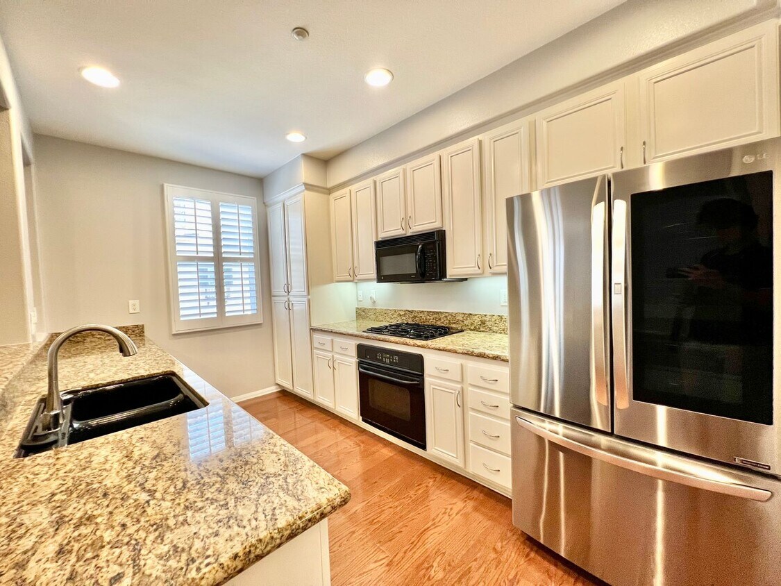 Primary Photo - Beautiful 2B/2.5BA located in Santee!
