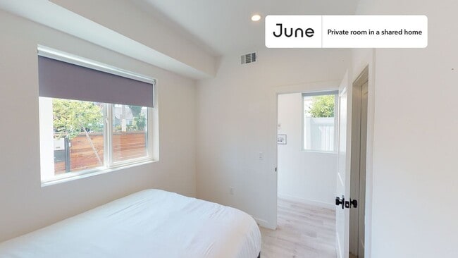Building Photo - Room in Shared 4 bed/4.5 bath home