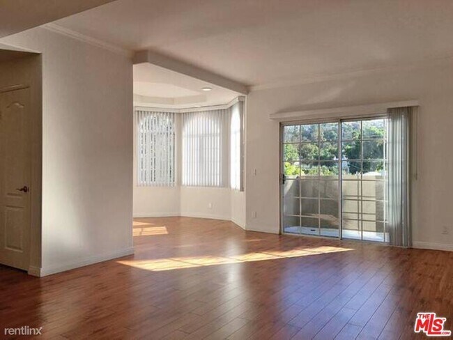 Building Photo - 2 br, 2 bath Condo - 14430 Benefit St Apt 104