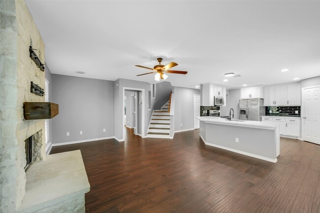 Building Photo - 2214 Shady Pine Dr