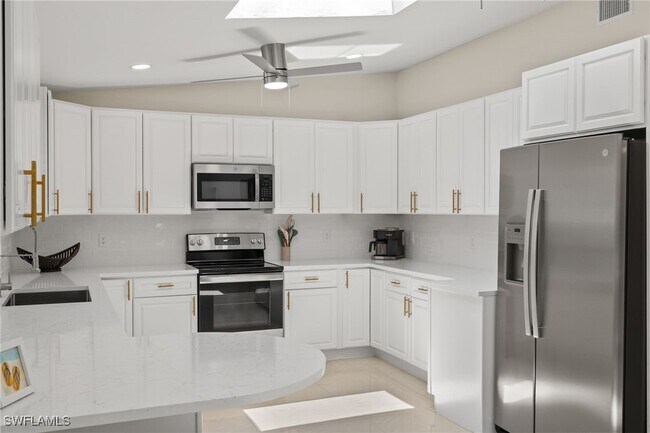 Foto del edificio - 482 Tradewinds Ave