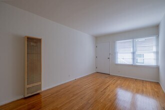 Building Photo - 918 S Juanita Ave