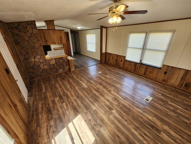 Building Photo - 10916 County Rd 1515