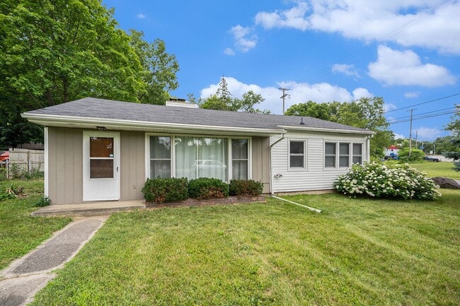 Building Photo - Charming, remodeled 2-Bed/1-Bath  ranch style home- $1499