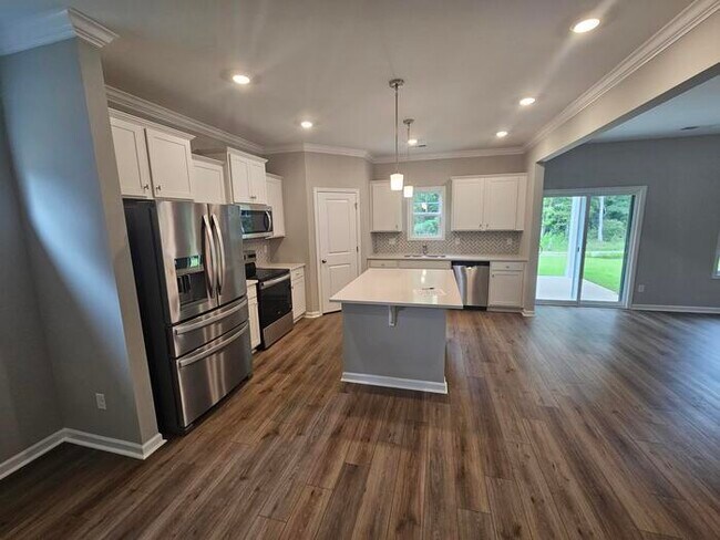 Building Photo - 1 year old 5 bedroom home w community pool!