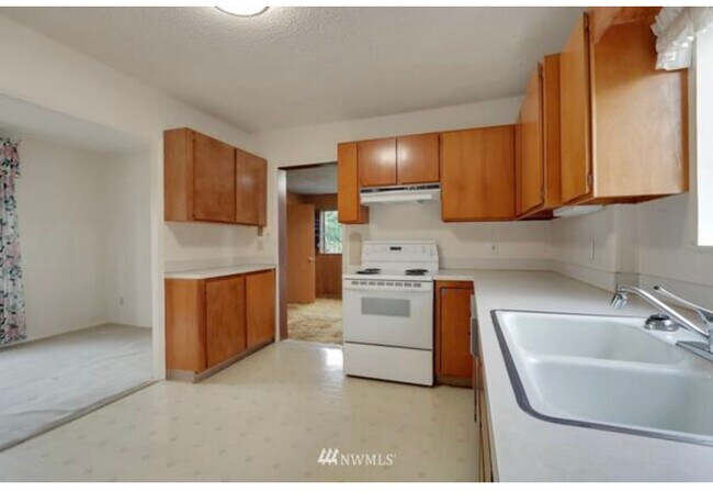 Building Photo - 3832 S Cushman Ave