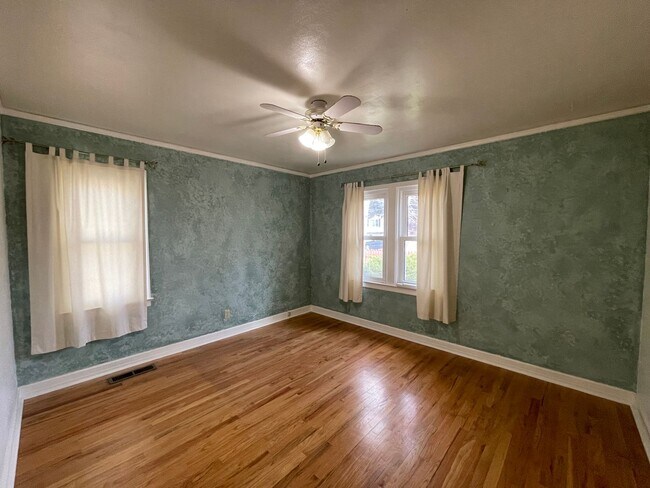 Foto del edificio - 2 BEDROOM WITH 2 BONUS ROOMS, 2 BATHROOM A...
