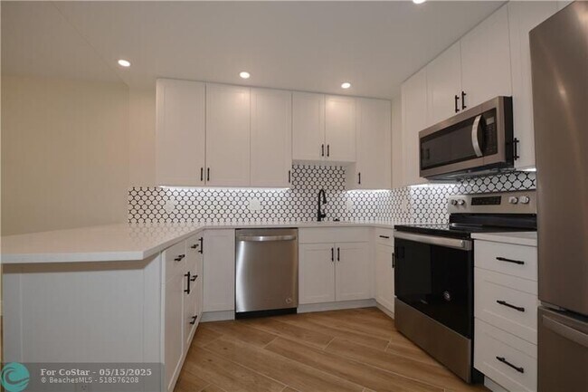 Foto del edificio - 5100 Dupont Blvd