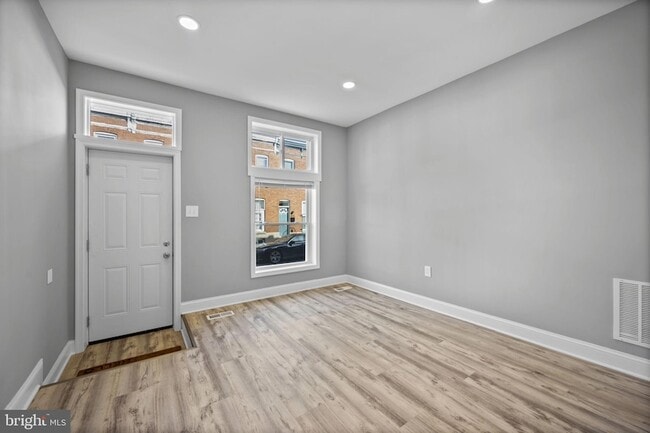 Building Photo - 818 N Rose St