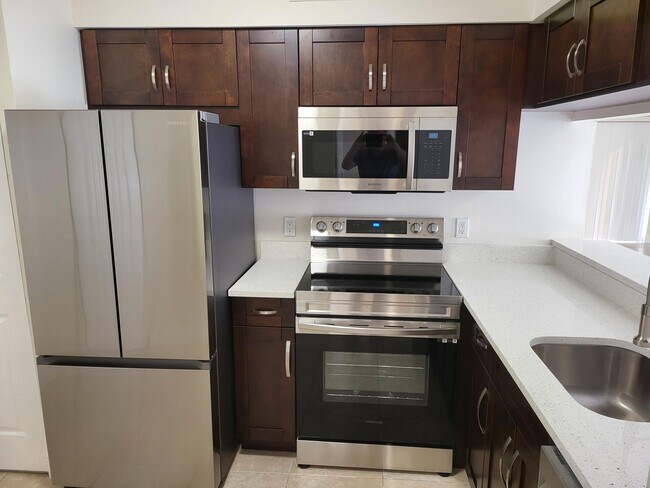 Building Photo - 1138 Coral Club Dr
