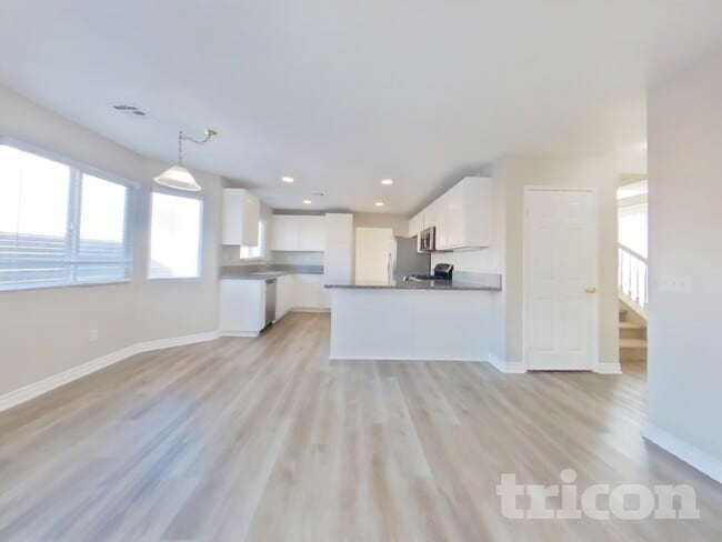 Foto del edificio - 9379 Dragon Tree Dr