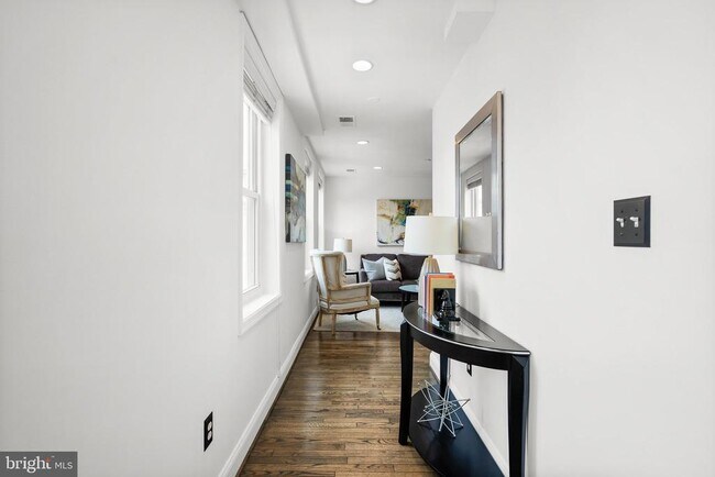 Foto del edificio - 730 11th St NE